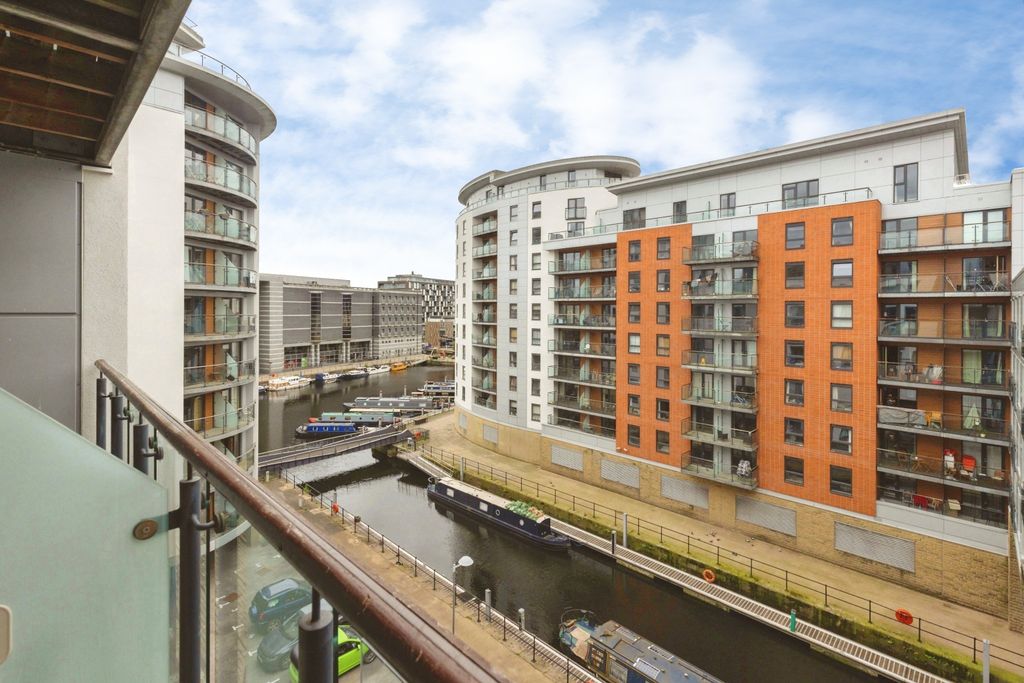 2 bed flat for saleArmouries Way, Leeds LS10