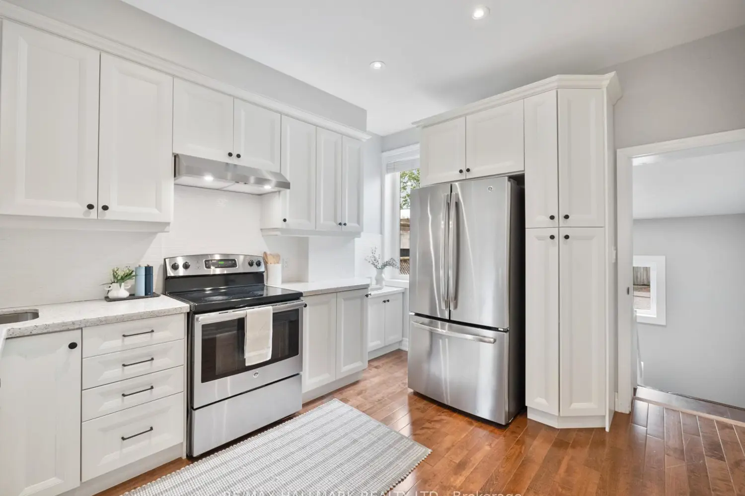 10 Ferrier Avenue photo 3