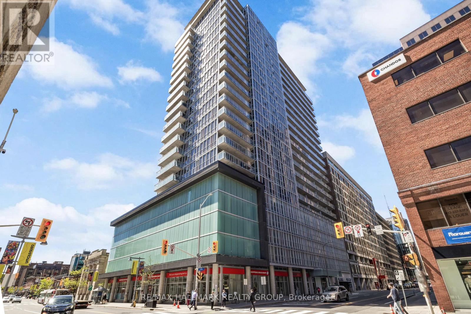 1804 - 324 LAURIER AVENUE W