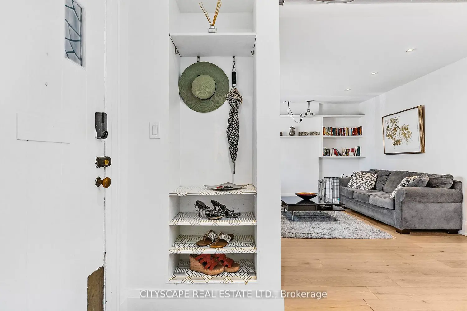 555 Castlefield Avenue photo 5