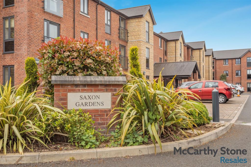 1 bed flat for saleSaxon Gardens, Penn Street, Oakham, Rutland LE15