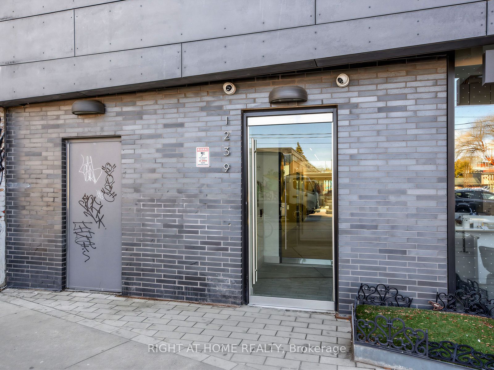 Additional image 3 of 202-1239 Dundas Street W, Toronto, ON, M6J 1X6