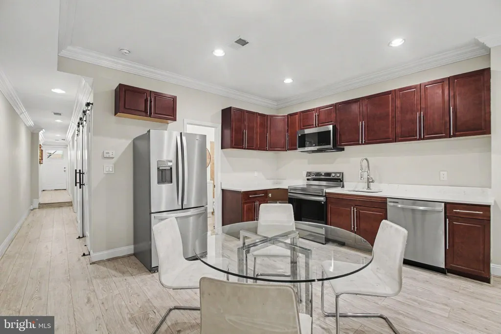 Additional image 15 of 219 P Street NW, Washington, DC 20001