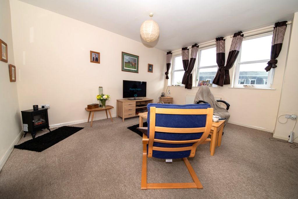 Additional image 6 of 1 bed flat for salePelican Lane, Newbury RG14