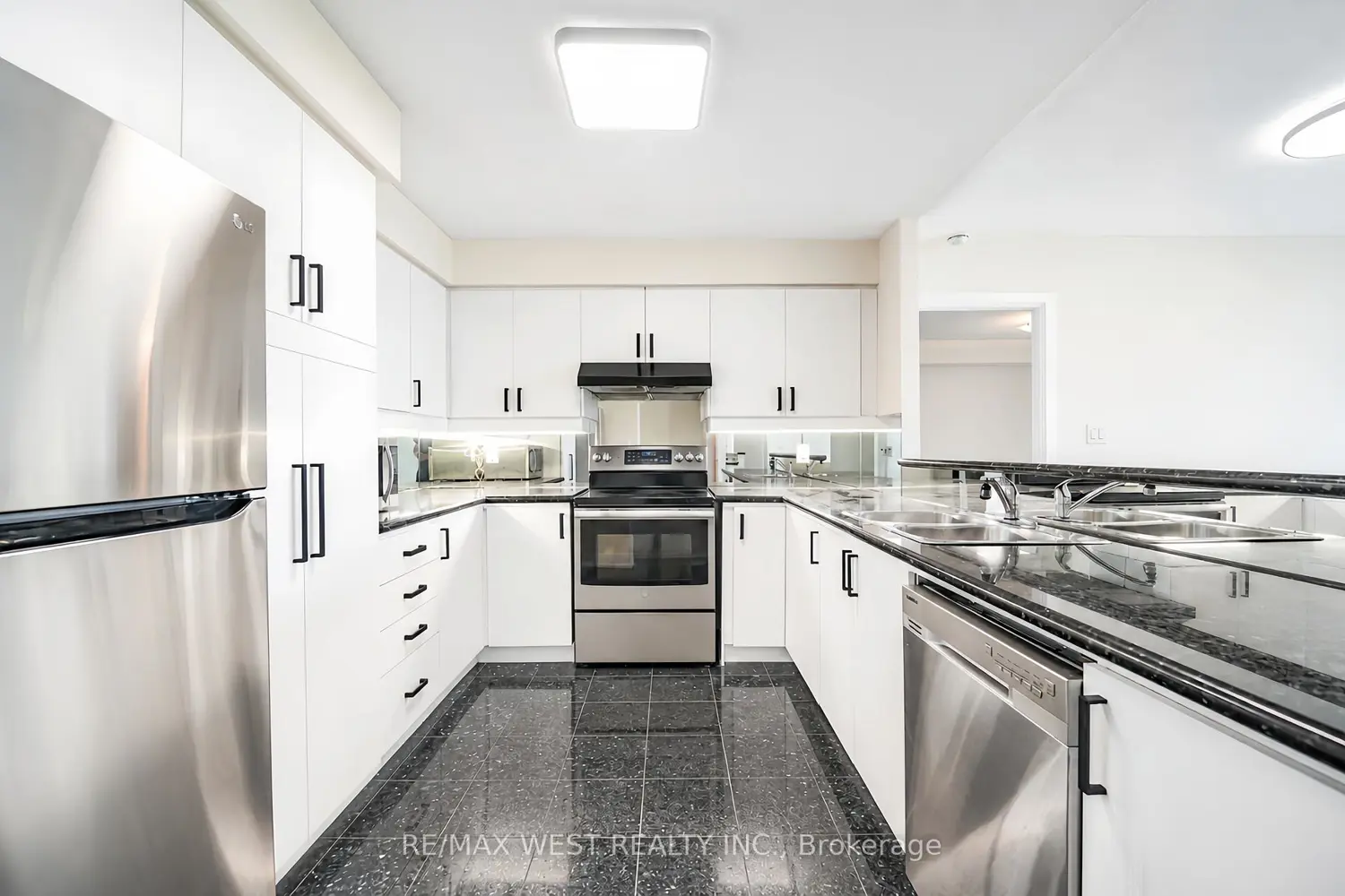 23 Lorraine Drive 2105 photo 4