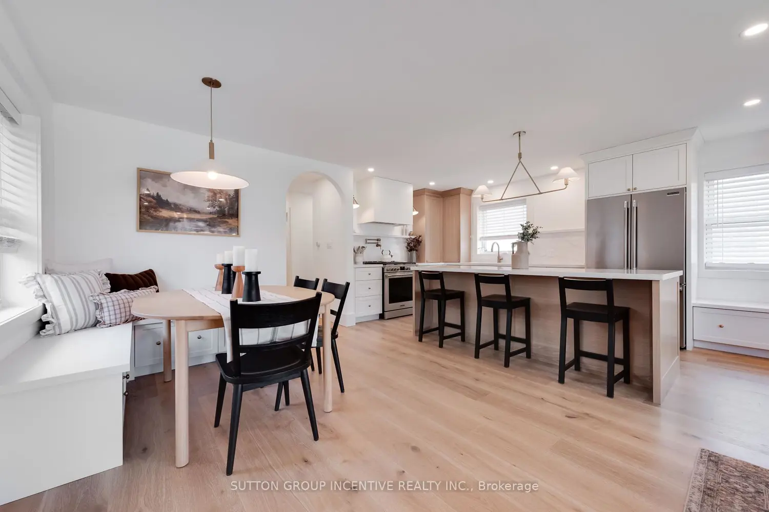 16 Robindale Avenue photo 2