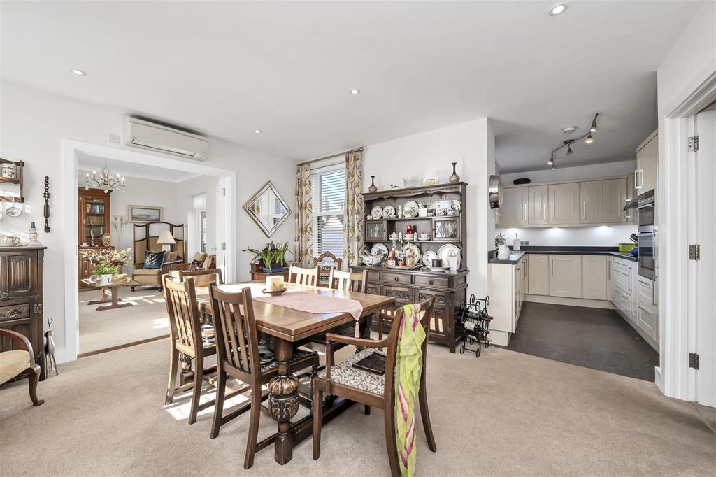 Additional image 6 of 2 bed flat for saleHatter Street, Bury St. Edmunds IP33