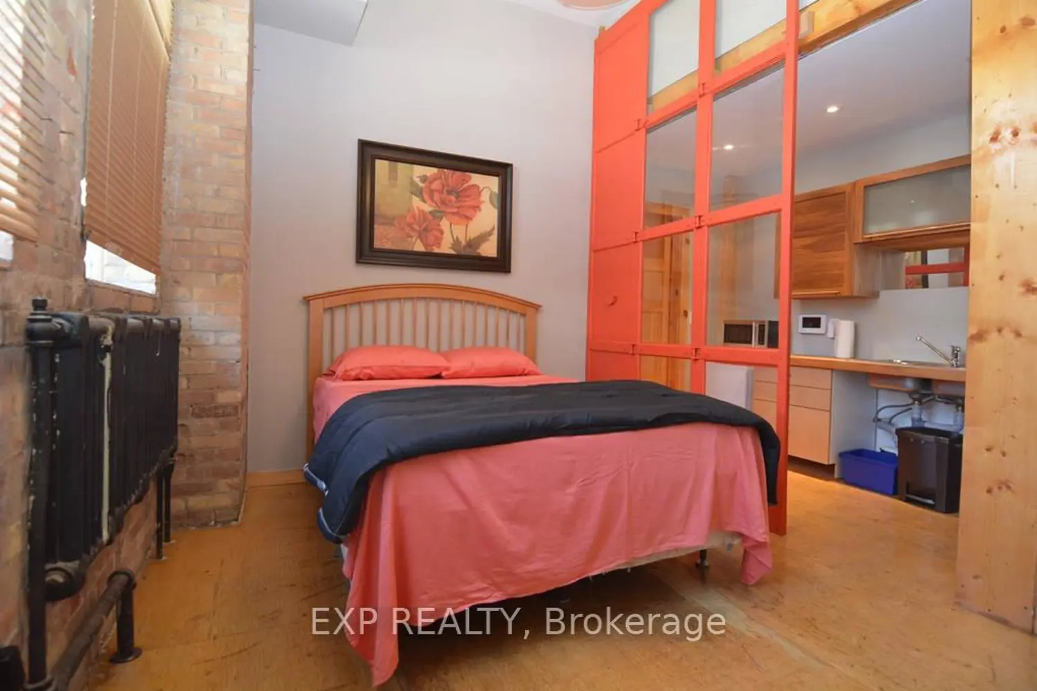 2480 Dundas Street photo 4
