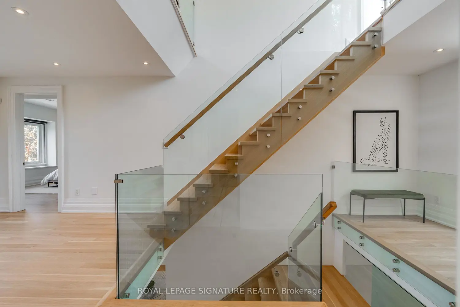 27 Teddington Park Avenue photo 5