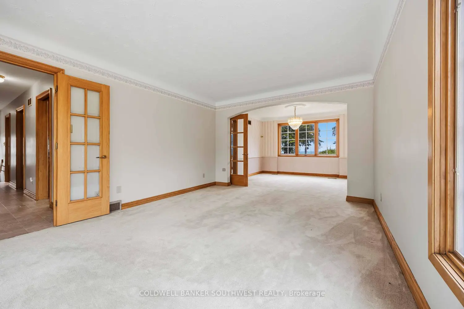 2088 Lakeshore Road photo 4