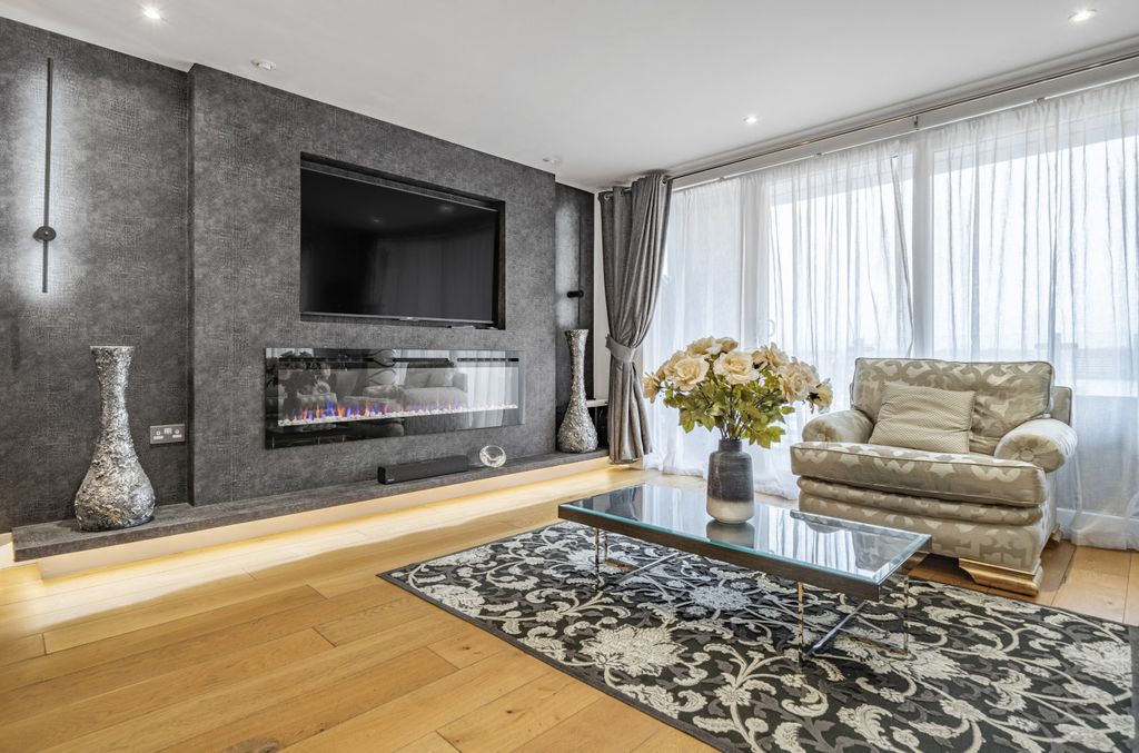 Additional image 11 of 3 bed flat for saleMaritime Walk, Ocean Village, Southampton SO14