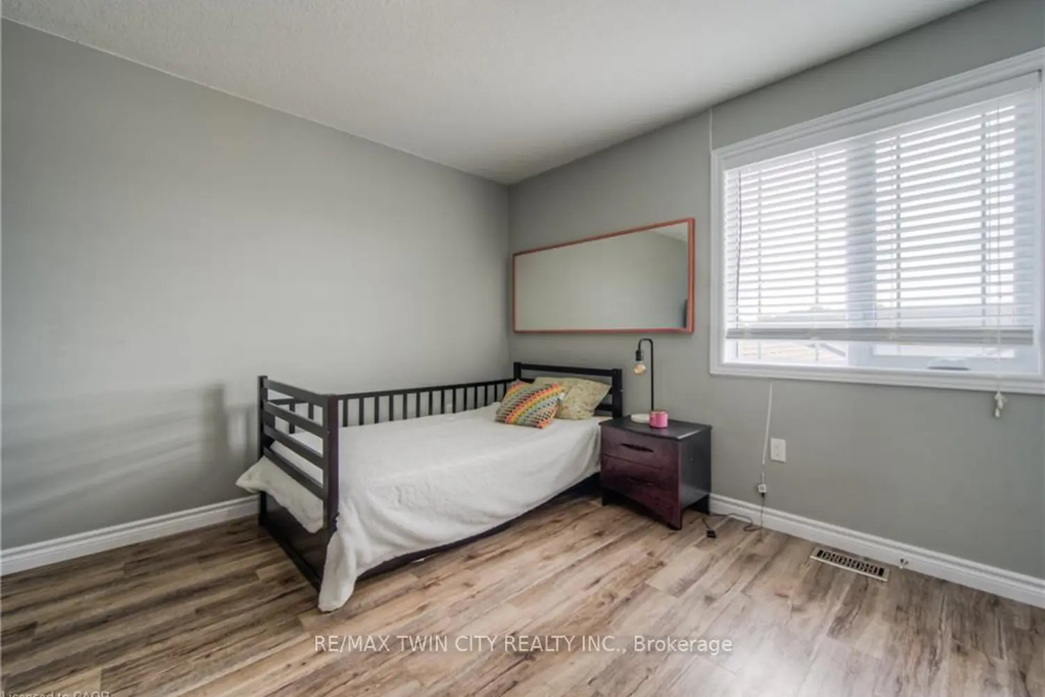 Additional image 8 of 741 Hollinger Avenue