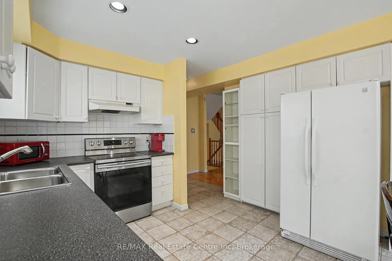 941 Gordon Street 48 photo 3