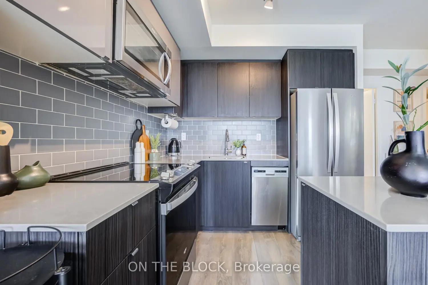 1461 Lawrence Avenue 810 photo 3