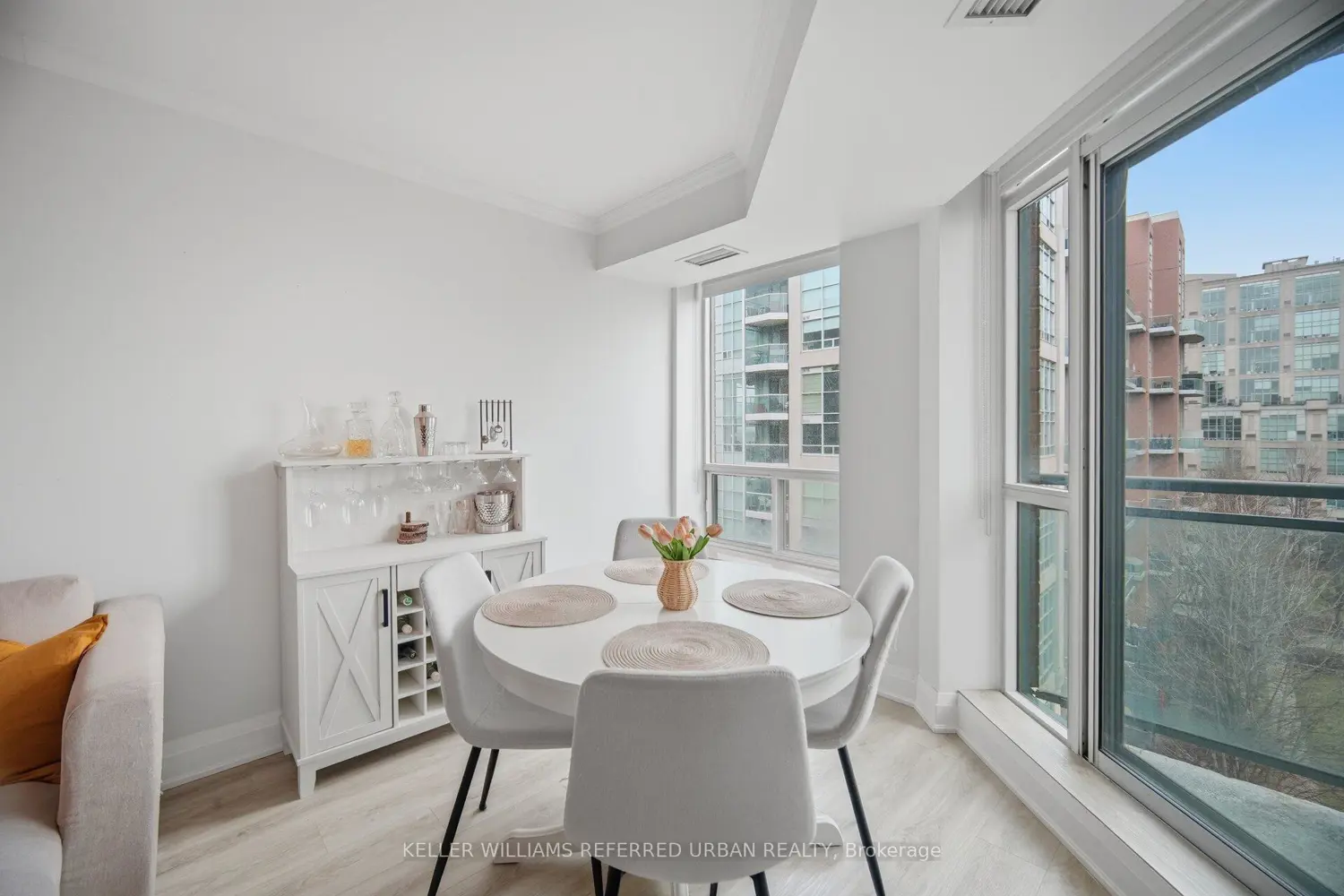 190 Manitoba Street 707 photo 4