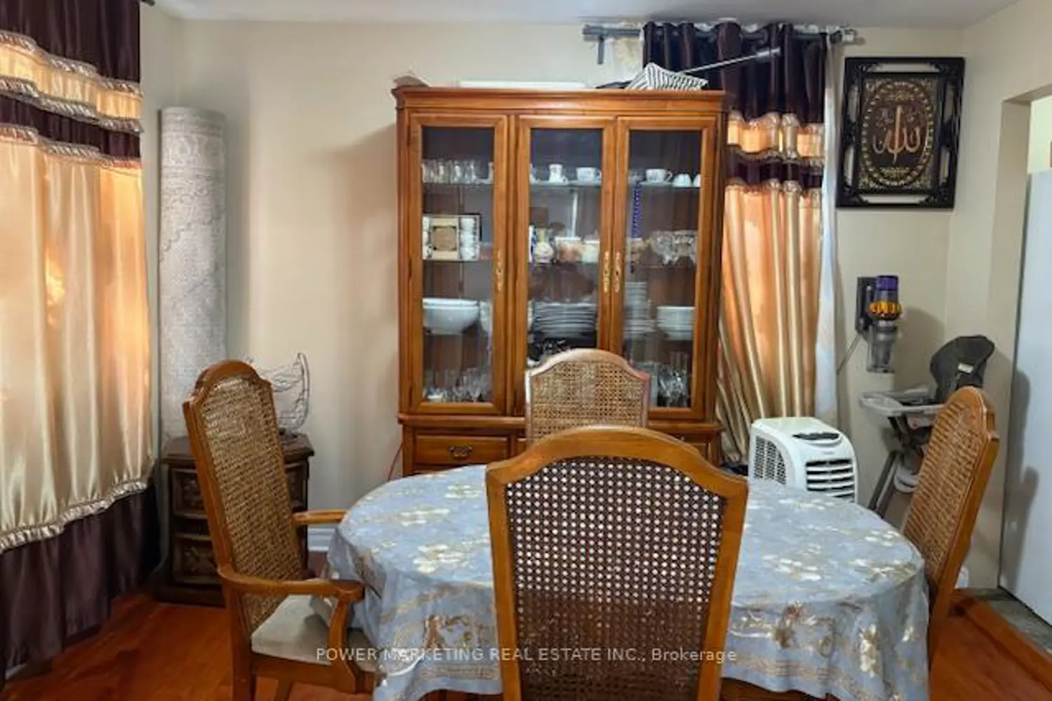 803 Merivale Road photo 3