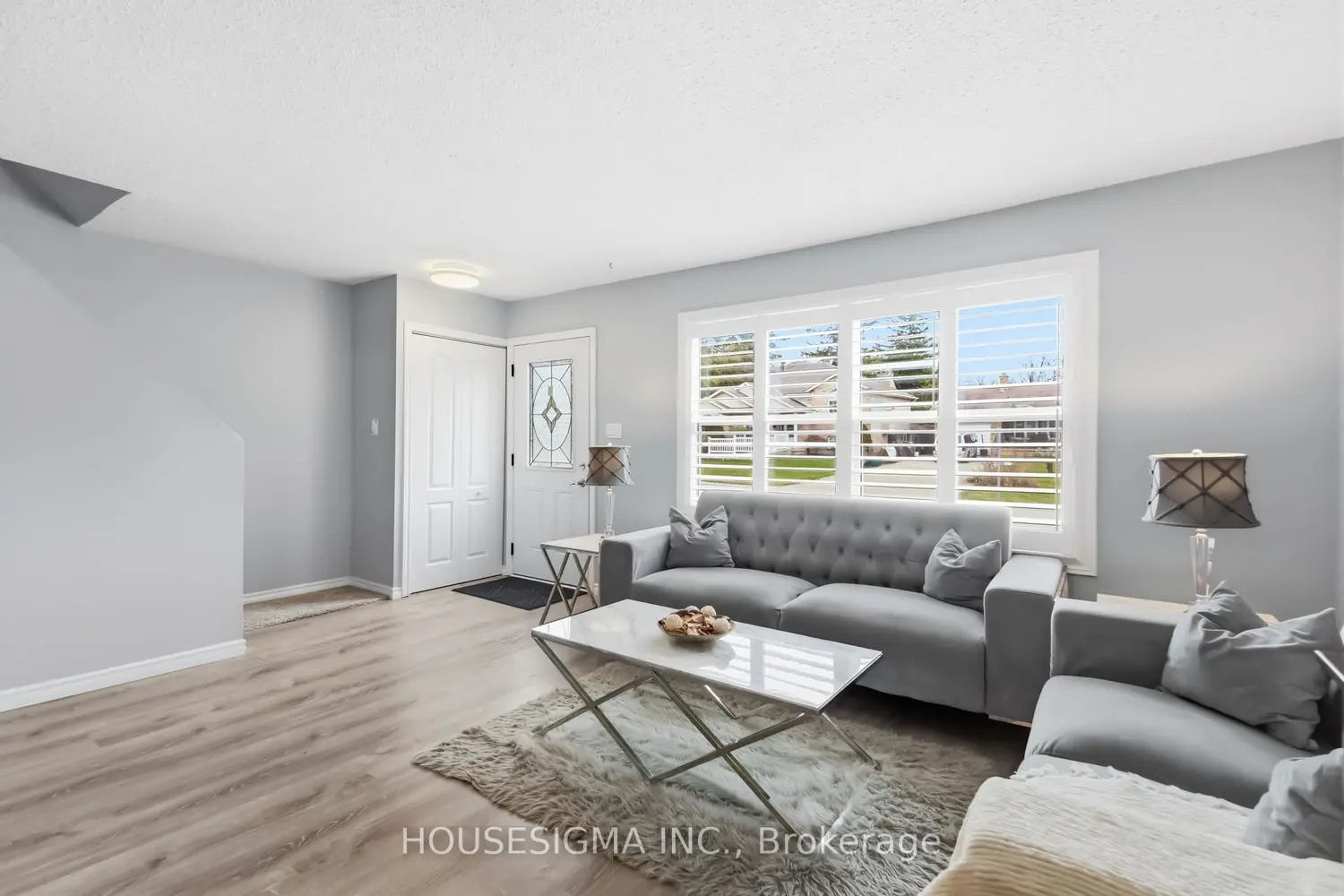 861 Dearness Drive photo 4