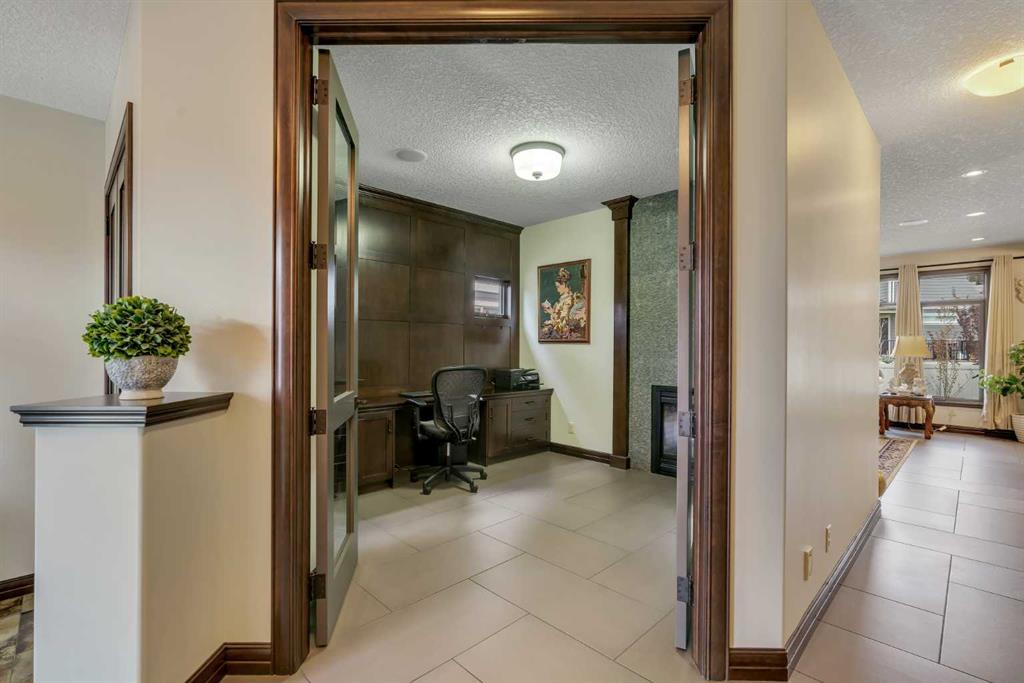 Additional image 6 of 206 West Grove Rise SW, Calgary, AB, T3H 0S3