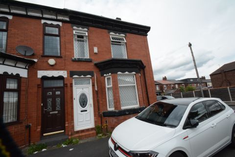 Nelson Drive, Droylsden M43