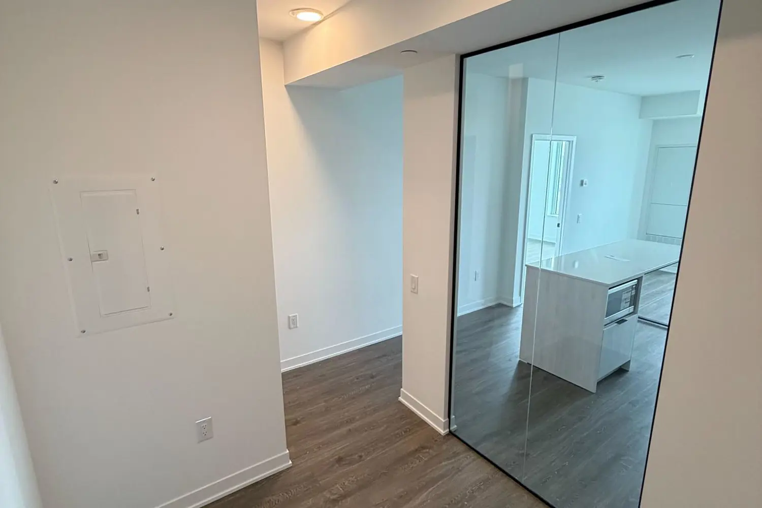 Additional image 19 of 2495 Eglinton Avenue 2407