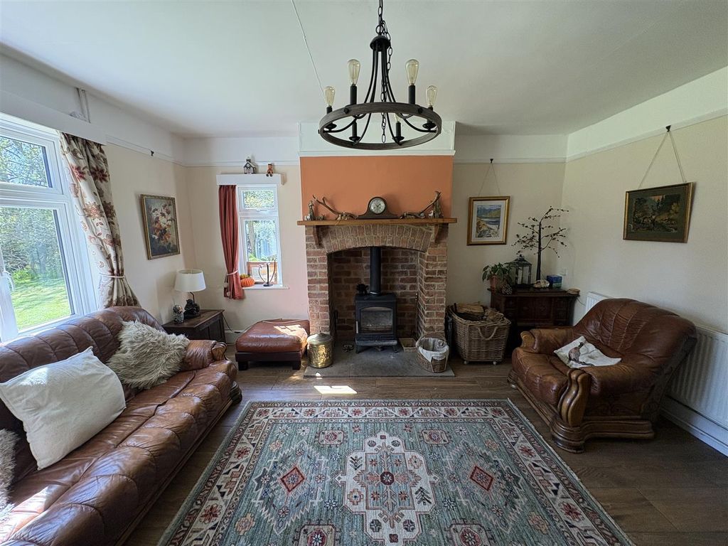 Additional image 2 of 3 bed farm for saleHoney Pot Lane, Colsterworth, Grantham NG33