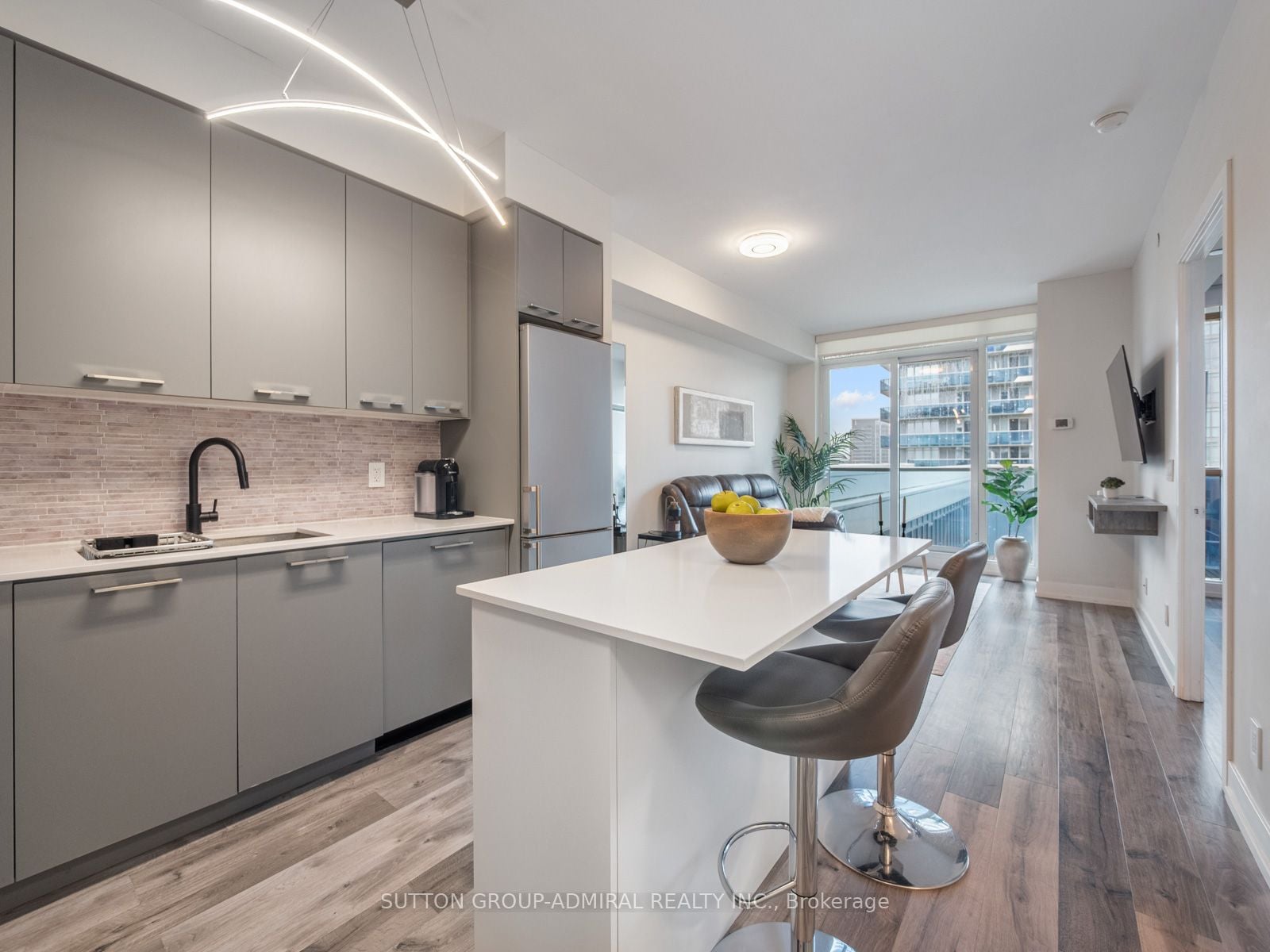 813-9471 Yonge Street, Richmond Hill, ON, L4C 0Z5