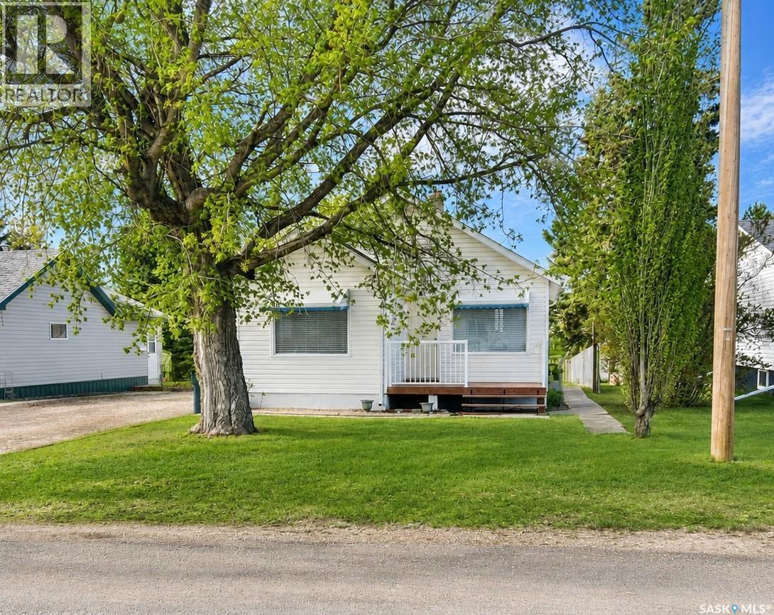 208 4th AVENUE W