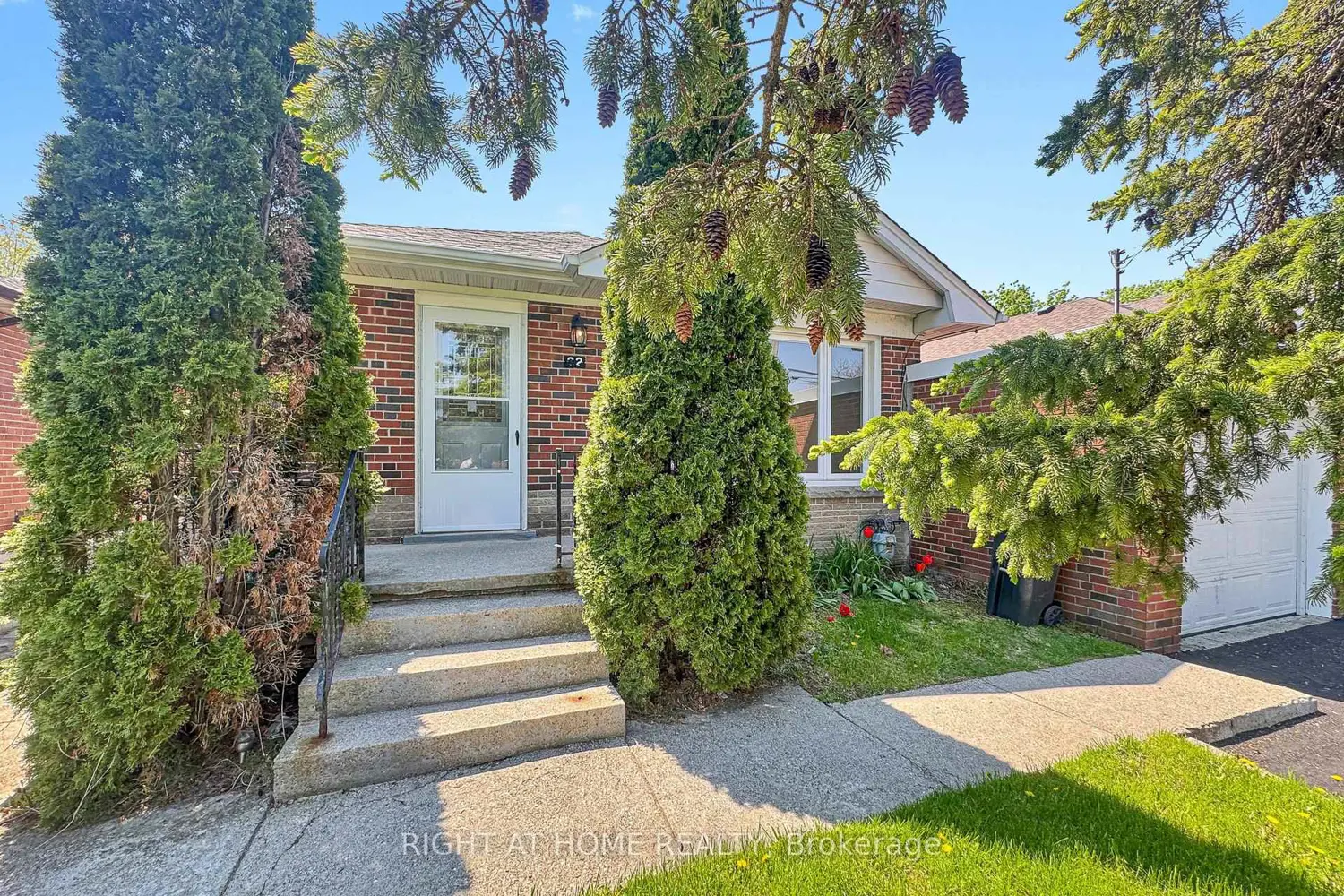 22 Lingarde Drive photo 3