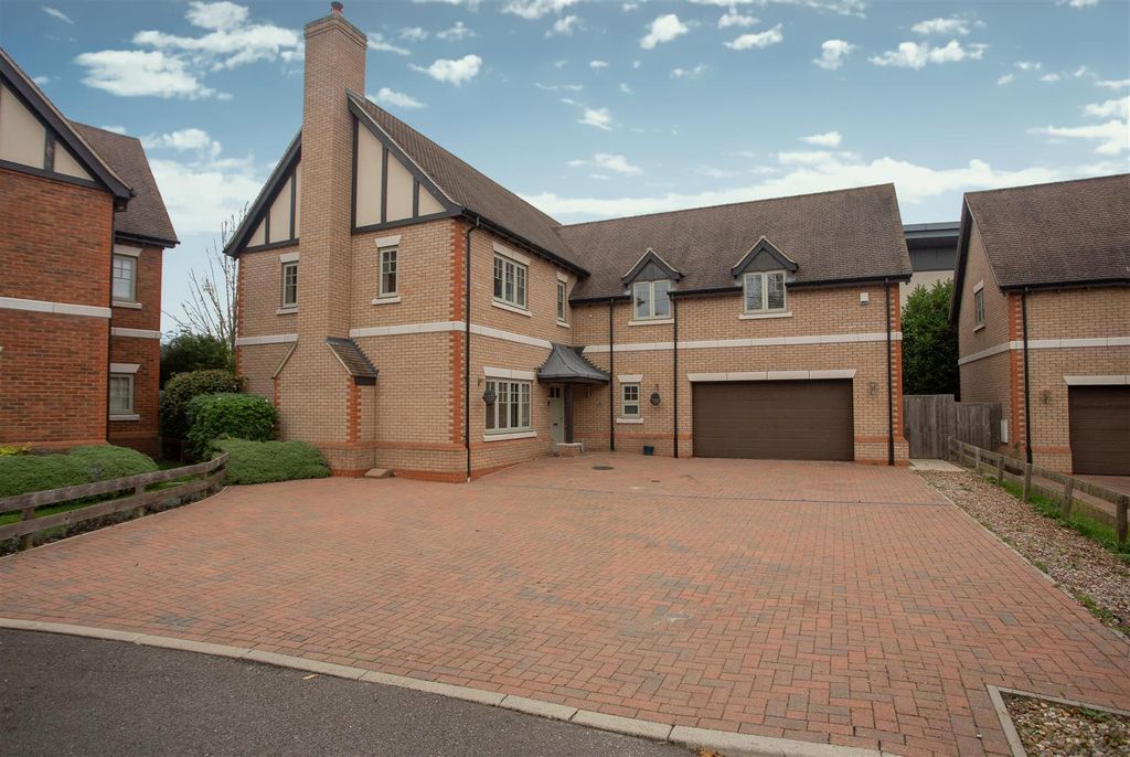 5 bed detached house for saleVawser Crescent, Peterborough PE3