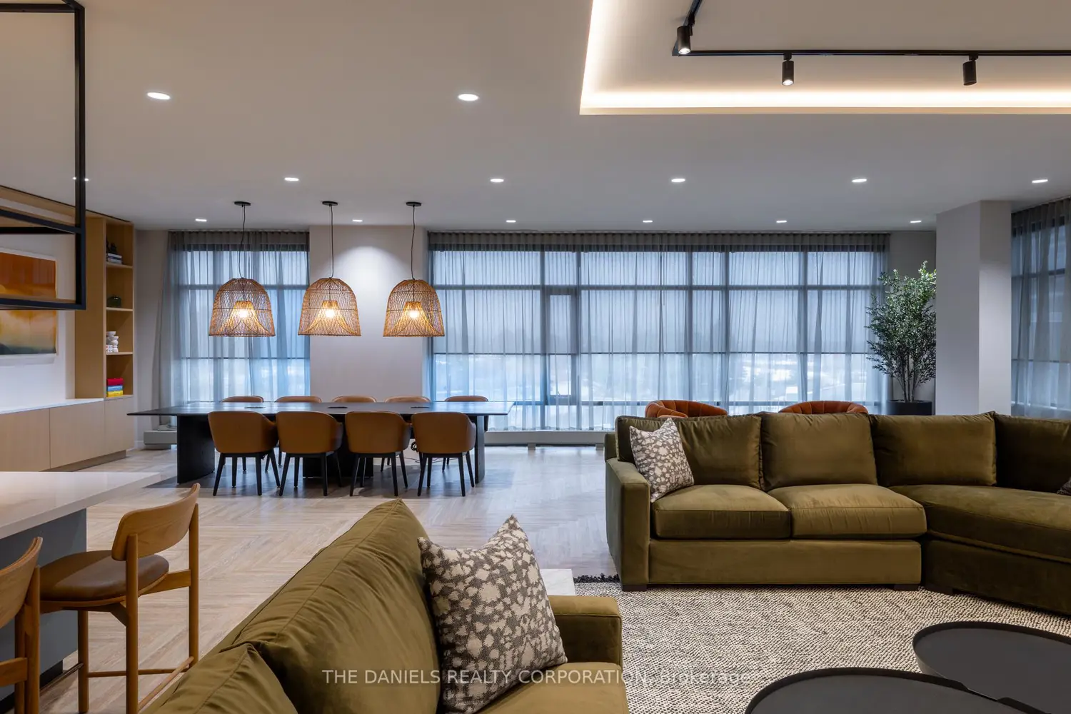 Additional image 3 of 2495 Eglinton Avenue 2412