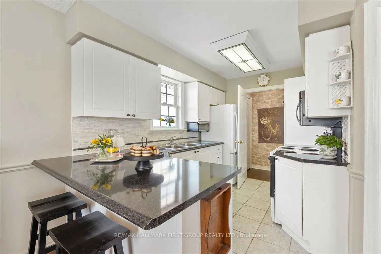 Additional image 8 of 1870 Woodview Avenue