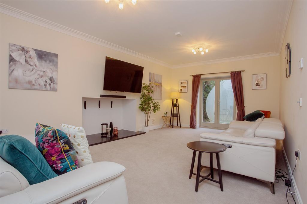 Additional image 8 of 5 bed detached house for saleVawser Crescent, Peterborough PE3