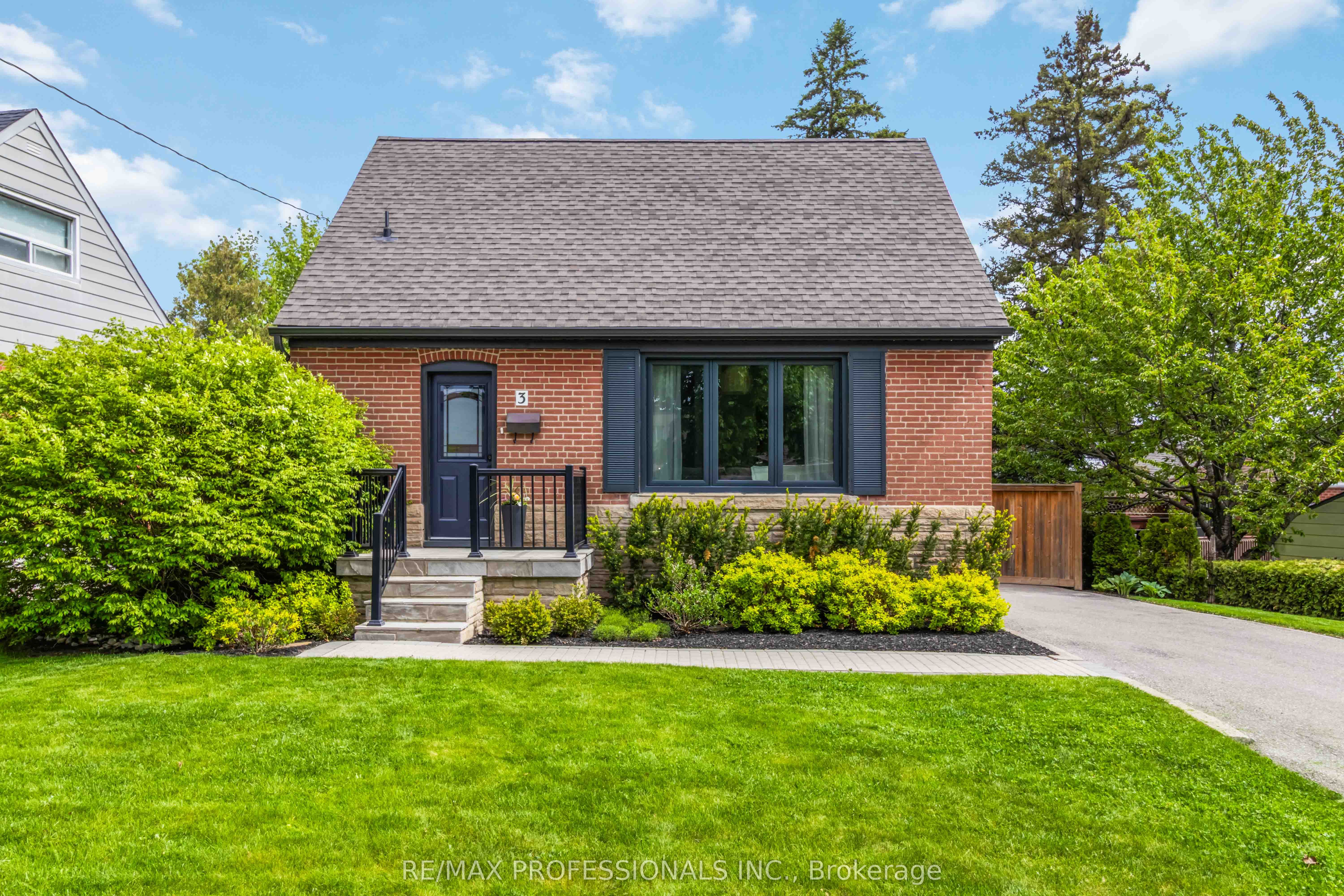 3 Snaresbrook Drive, Toronto, ON, M9W 2N5