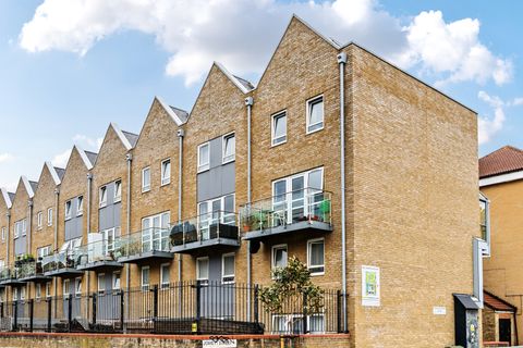 Carisbrooke Gardens, London SE15