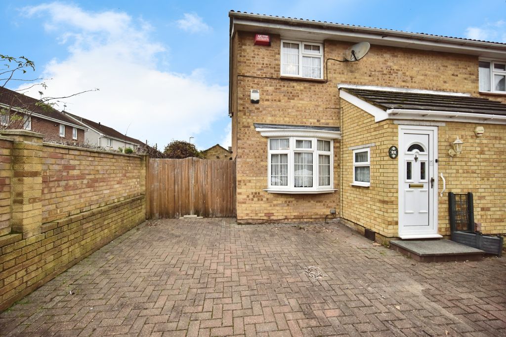 3 bed semi-detached house for saleVectis Drive, Sittingbourne ME10