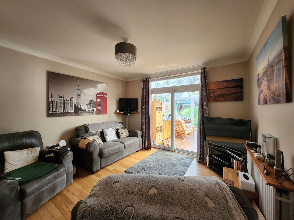 3 bed detached house for saleMargate Road, Ramsgate CT12 photo 2
