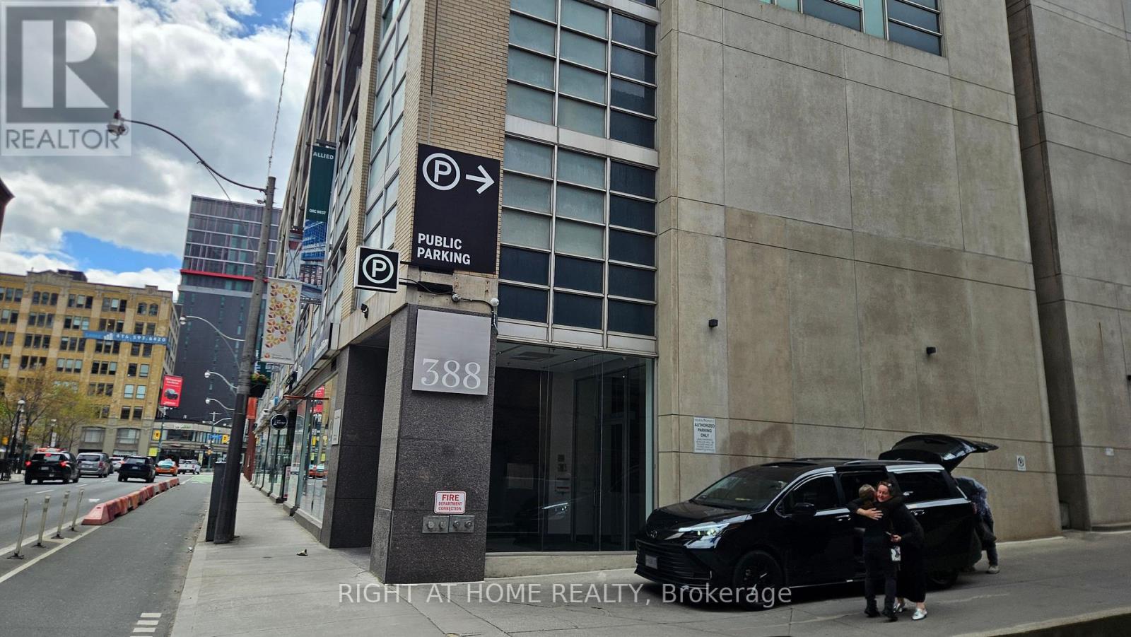 910 - 388 RICHMOND AVENUE W