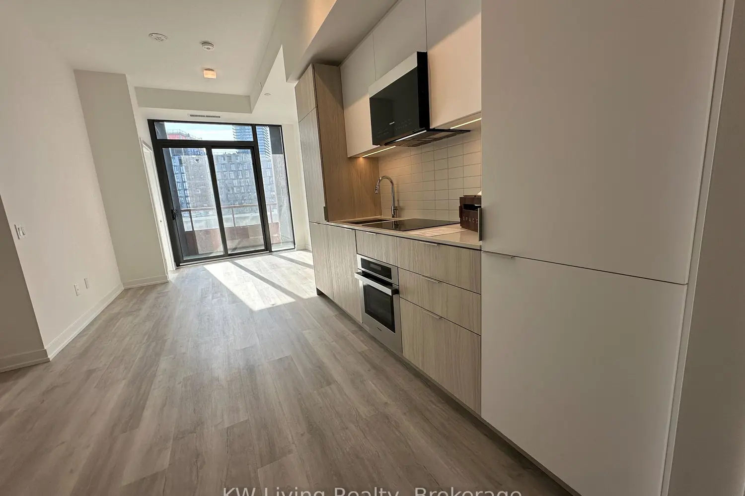28 Eastern Avenue 616 photo 3