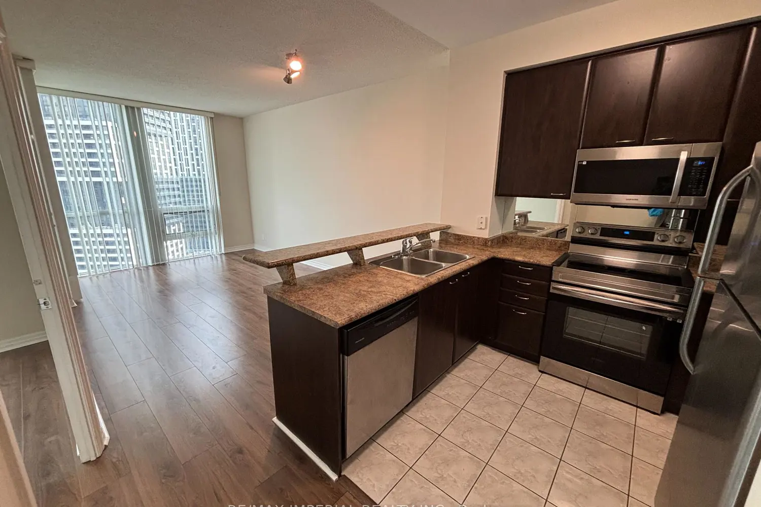 Additional image 11 of 220 Burnhamthorpe Road 2110