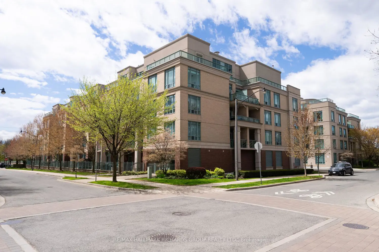 9 Boardwalk Drive 405