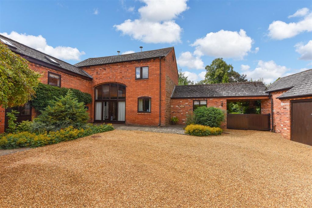 4 bed barn conversion for saleHigh Street, Crick, Northampton NN6