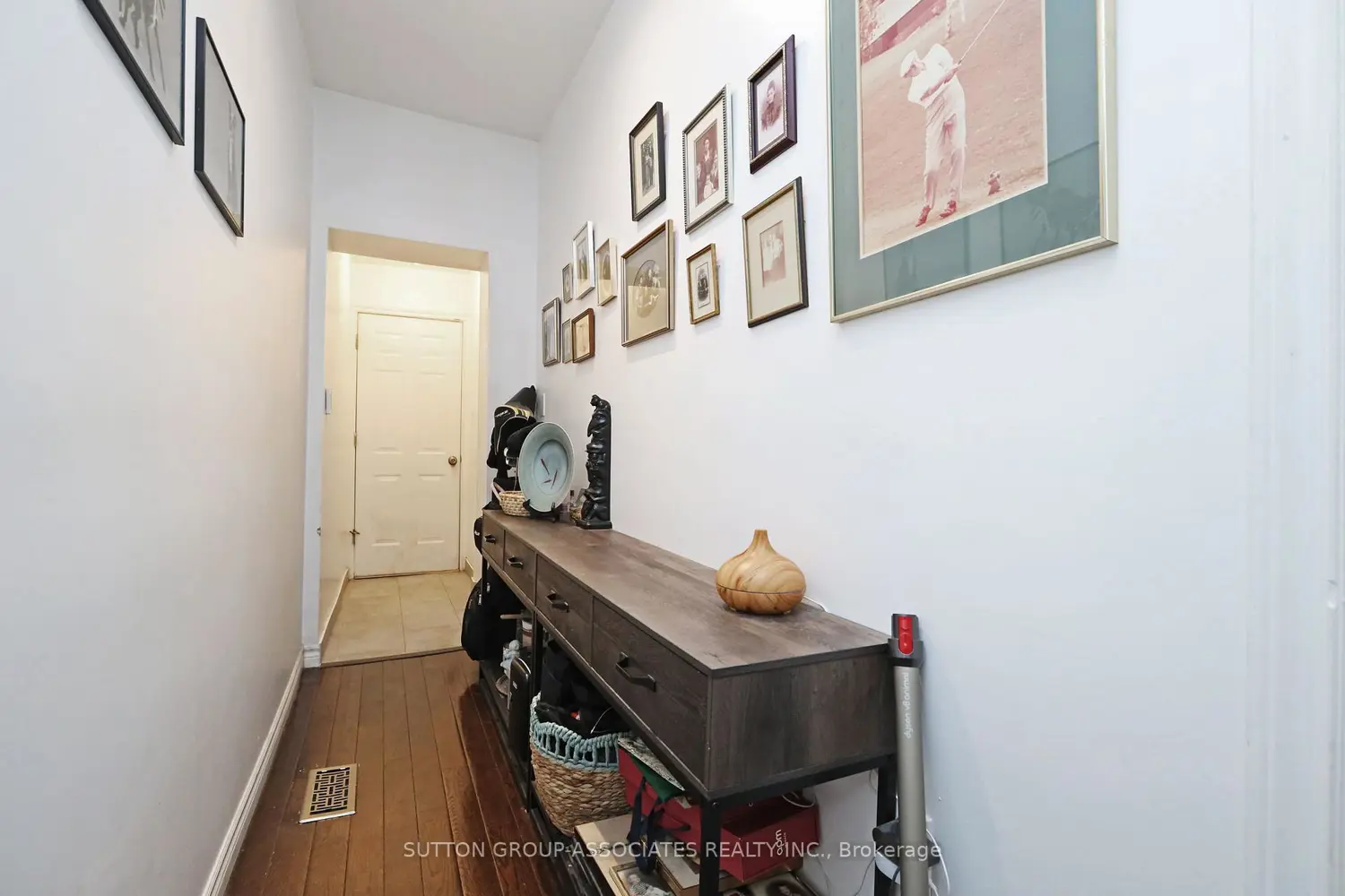 20 Ashdale Avenue photo 5
