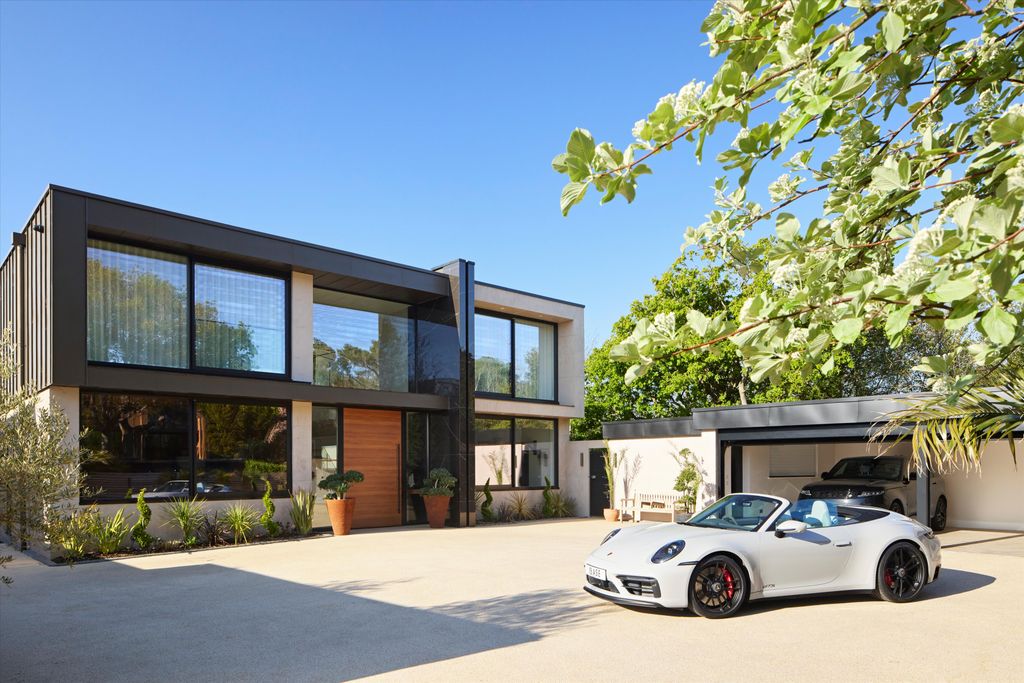 5 bed detached house for saleWaterside, Christchurch, Dorset BH23 photo 4