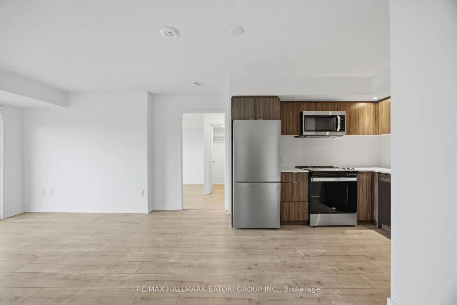 10 Eva Road 1505 photo 2