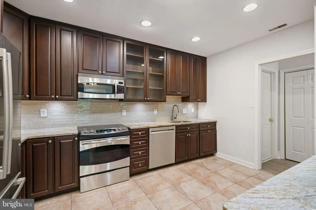 Additional image 18 of 3231 Sutton Place NW Unit D, Washington, DC 20016