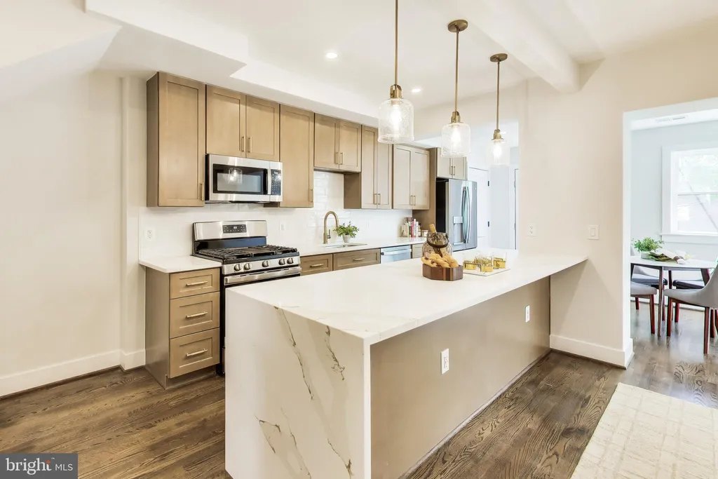 Additional image 11 of 3527 Hertford Place NW, Washington, DC 20010