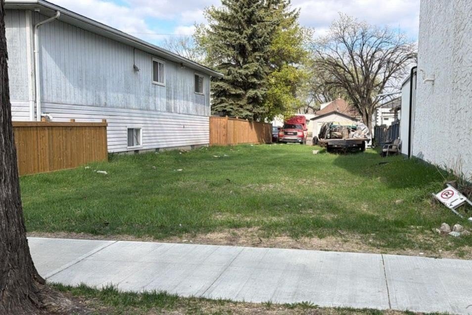 Additional image 5 of 12713 119 Street, Edmonton, AB, T5E5M2
