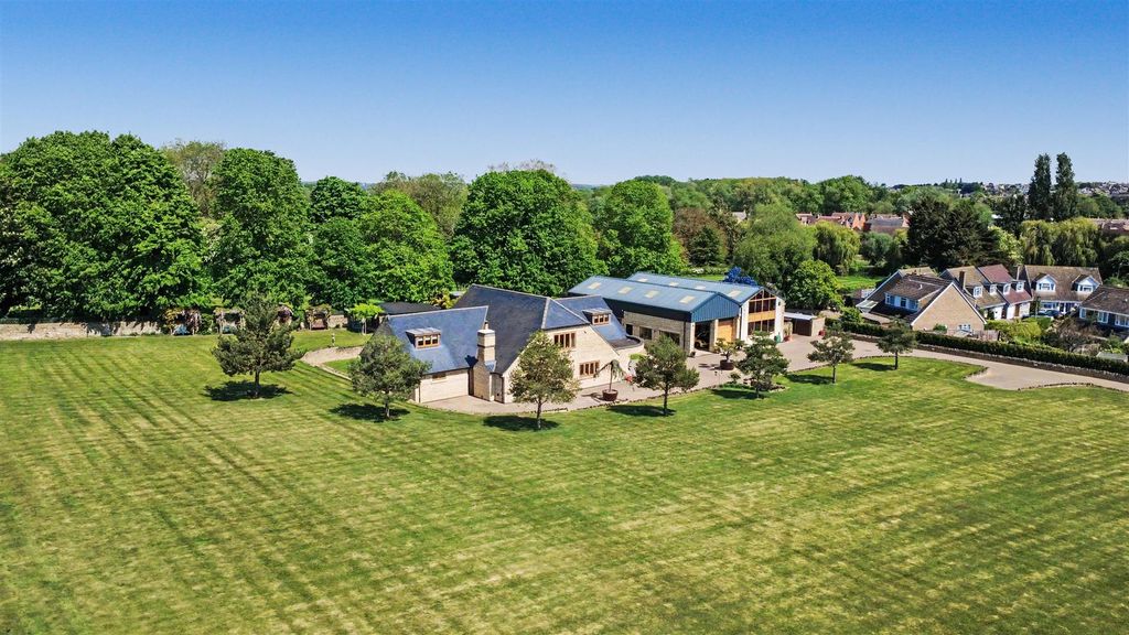 4 bed detached house for saleChapel Hill, Islip NN14