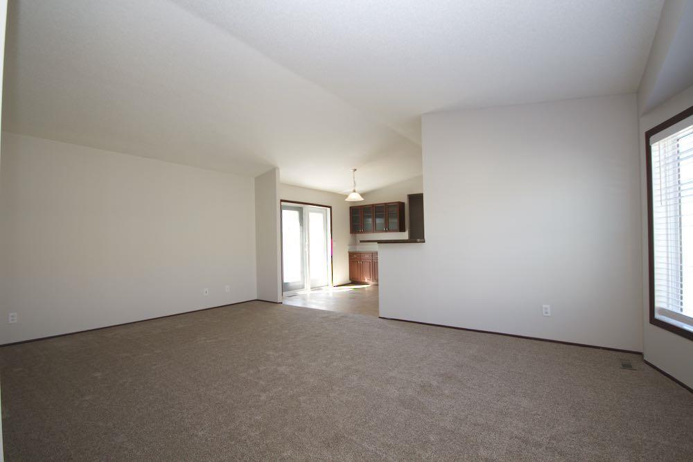 Additional image 3 of 323 2 Street NW, Redcliff, AB, T0J 2P2