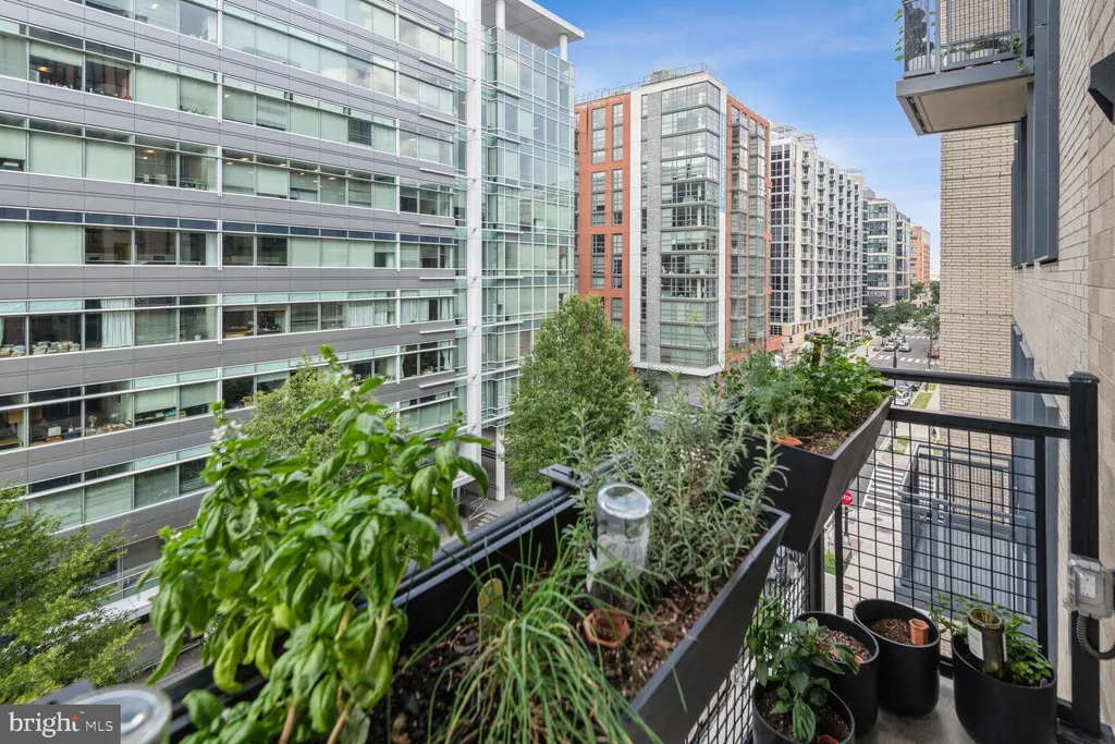 Additional image 16 of 37 L Street SE Unit 601, Washington, DC 20003